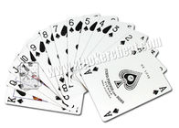 Piatnik roule les cartes de tisonnier marquées par code barres latéral pour la Chambre de jeu de Monte Carlo