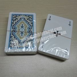 Sur les cartes de jeu invisibles en plastique d'or de The Star pour l'analyseur de tisonnier